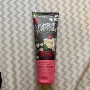 Strawberry Pound Cake body cream